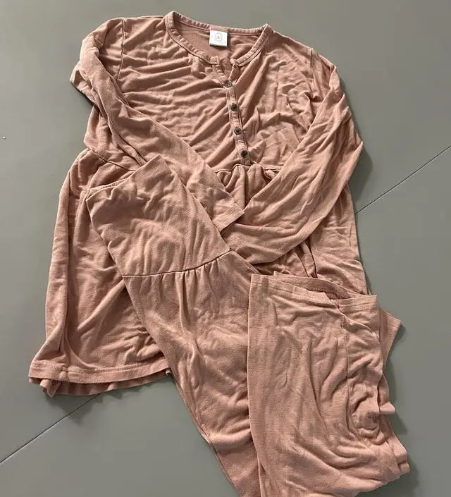 부드럽고 가볍고 좋아요 캡 내장된 건줄 알고 주문했는데 그건 실수했네요 ㅠㅠ