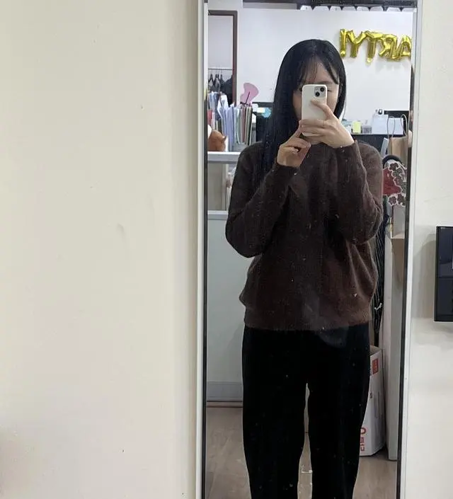 이제 추워져서 데일리 출근룩으로 샀어요 완전 무난하니 맨날입어도 좋을것 같아요! 배