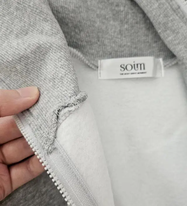 다른거 급하게 입어야해서 이옷은 겉에만 보고 구매확정 눌렀는데...이제야 옷 택 떼고