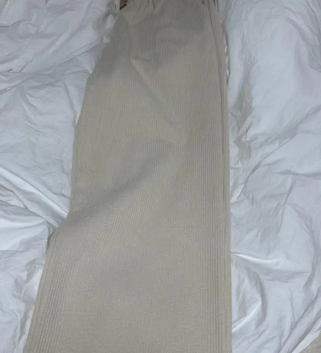 입었을 때 편하고 두께감도 괜찮아요!!! 배송도 나름 빨리 도와주신거 같아 만족하는데