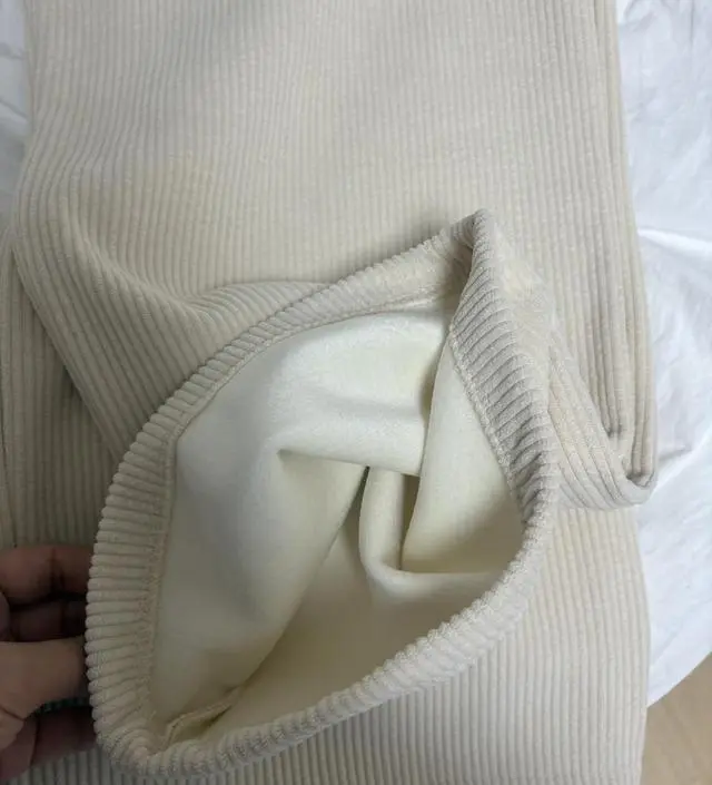 입었을 때 편하고 두께감도 괜찮아요!!! 배송도 나름 빨리 도와주신거 같아 만족하는데