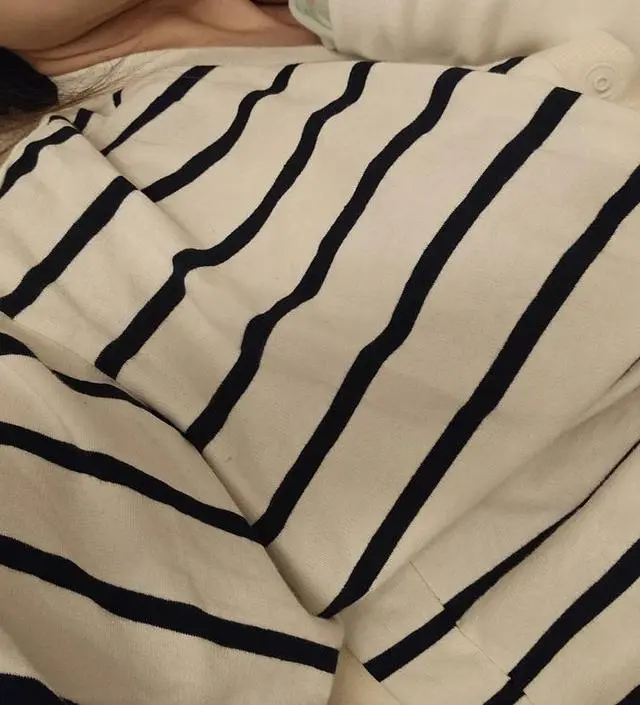 품 넉넉해서 수유복으로 좋아요. 손목 시보리 있음 더 좋았을듯