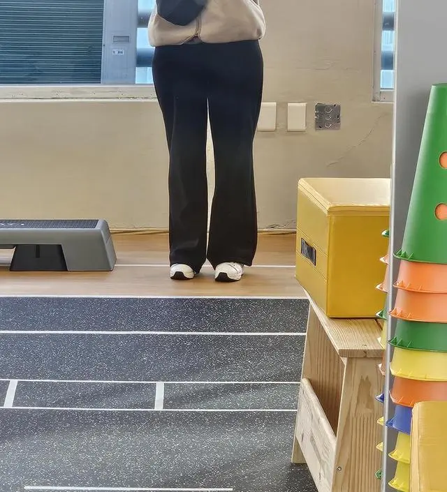 평소 사이즈 M을 입는데 배를 생각해서 L를 시켰더니 크네요 ㅠㅠ 정사이즈로 주문하는