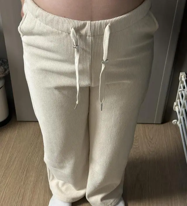 배송이 너어어어무 늦게 되서 만삭 임산부는 껴서 못 입겠네요… 조절 스토퍼가 무색하