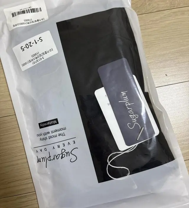 겨울대비해서 미리 구매했어요! 바지보다 롱원피스를 자주 입을거 같아서 스타킹은 필수