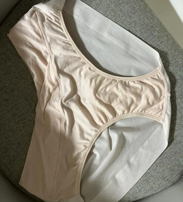 팬티를 받고 열었는데 소독 냄새가 너무 심해서 세탁을 했는데도 소독냄새가 진동을 합