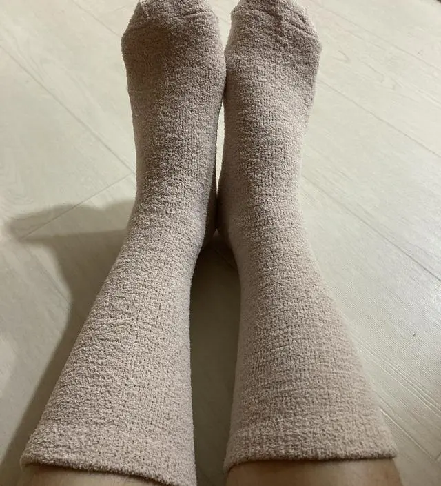 찬바람부니 발이 시린데 양말들이 다 졸려서 불편해서 하나 구매해봤어요~ 내돈내산이고