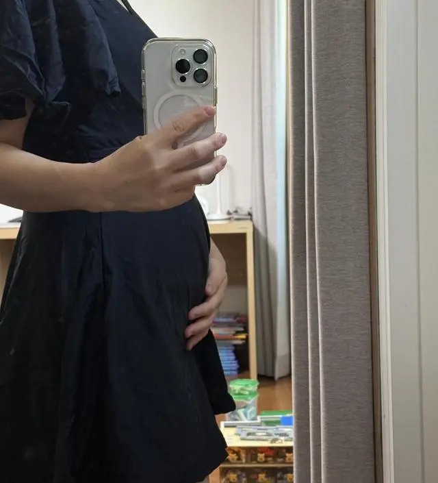 태교여행가서 입으려고 구매했어요. 팔이 가려지면서 프릴이라서 러블리해요. 치마 안에