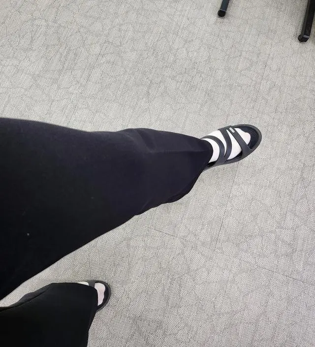 임신 중기에 사이즈 잘 맞아서 교복처럼 입고다니고 있어요.