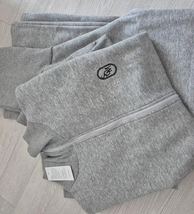 아직은 산후조리 기간이라 외출이 불가라서 입어보진 못했지만 기모라 나중에 외출했을