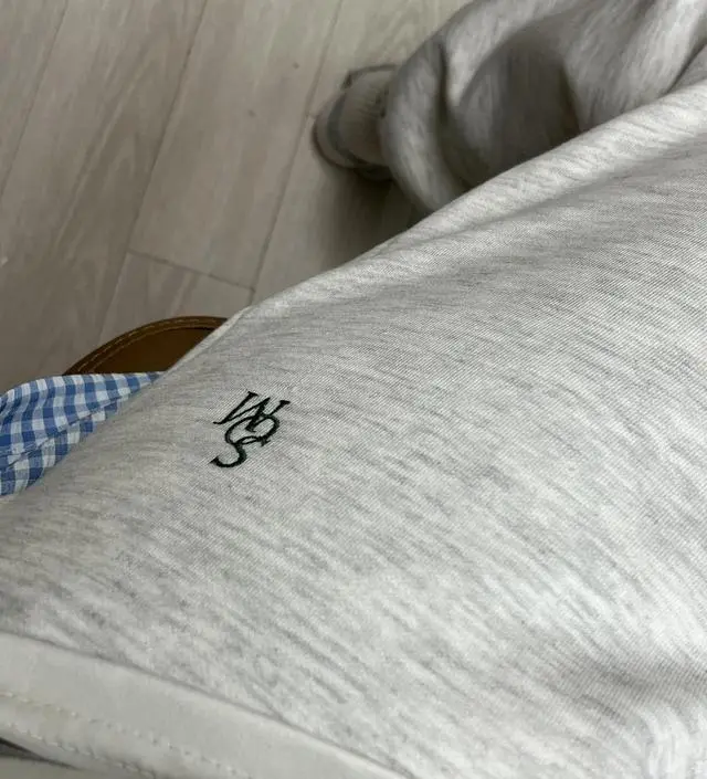 바지 뒤 밴딩 앞은 밴딩이 없는데 너무 편안하네요!! 소재도 보풀 잘 안 생길 거 같구요