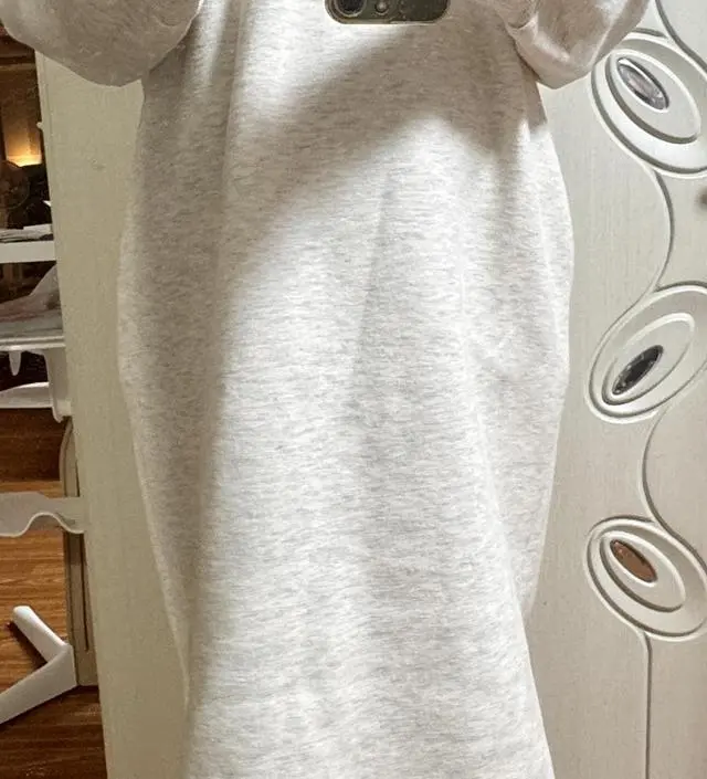 색상도 환하고 편하게 겨울까지 입을 수 있는 옷이에요!
