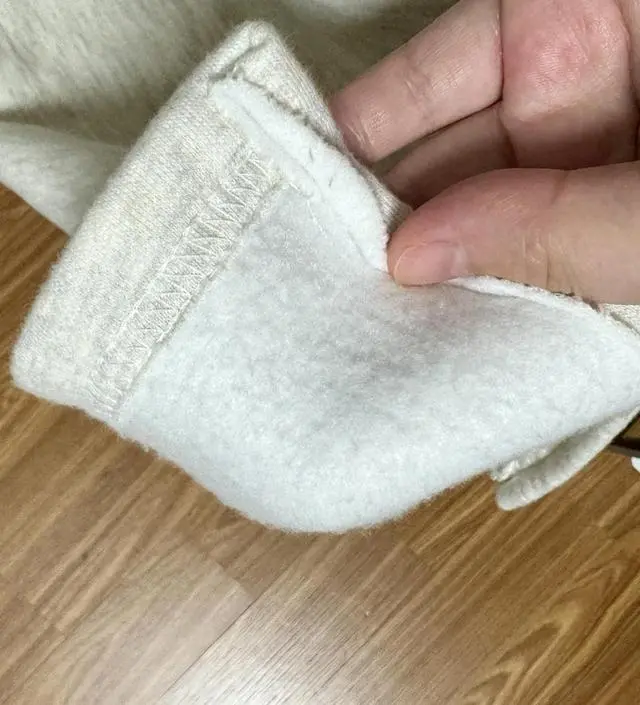 색상도 환하고 편하게 겨울까지 입을 수 있는 옷이에요!
