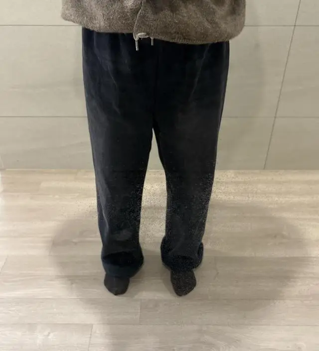 완전 편하고 따듯해서 좋아요. 주머니가 없는 건 아쉽지만 편해서 손이 자주가는 바지입