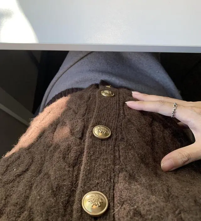 도톰하고 따뜻하고 배 부분 편하고 너무 좋아요! 다른색상으로도 구매하려구요 ㅎㅎ