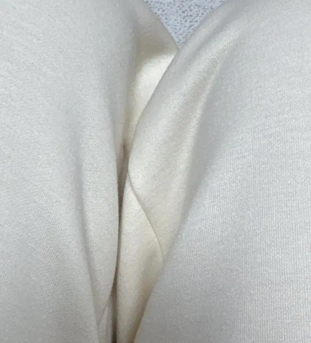 생각했던 크림색보다 훨씬 노란끼가 있어서 첨에 놀랐지만
