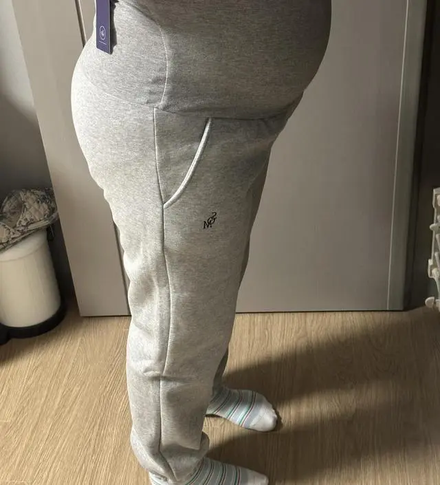 만삭 임산부도 배 조임 없이 편하게 잘 맞아요~ 기모가 있긴한데 한겨울에 입기엔 너무