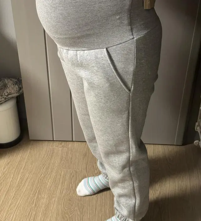 만삭 임산부도 배 조임 없이 편하게 잘 맞아요~ 기모가 있긴한데 한겨울에 입기엔 너무