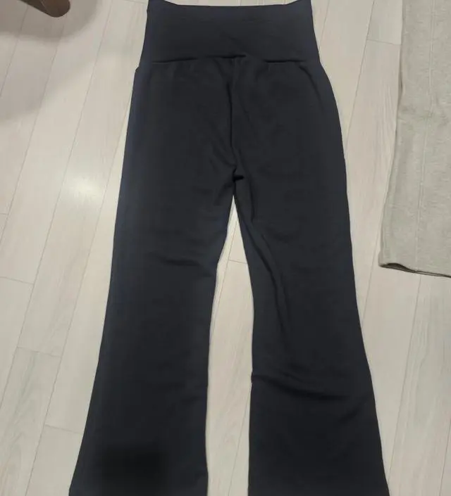 편한 바지가 너무 간절해서 찾고있었는데 가격도 맘에 들고 따뜻하기 까지 할것 같아요