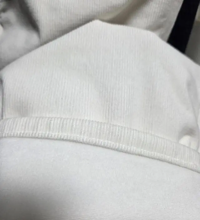 갑자기 추워진 날씨에 입으려고 샀는데 안감에도 기모로 되어있어서 두툼하고 따뜻해요