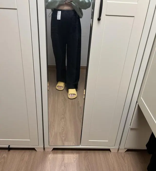 면이보들보들하고 핏이 예뻐요! 출산후에도 입을수잇어서좋은것같습니다! 