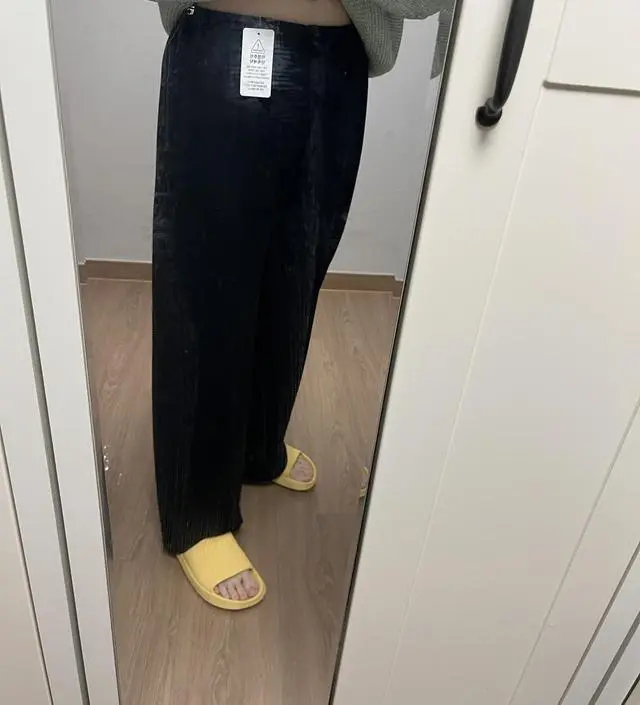 면이보들보들하고 핏이 예뻐요! 출산후에도 입을수잇어서좋은것같습니다! 