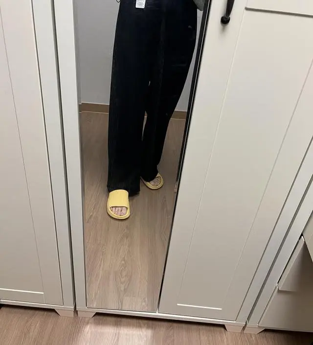 면이보들보들하고 핏이 예뻐요! 출산후에도 입을수잇어서좋은것같습니다! 