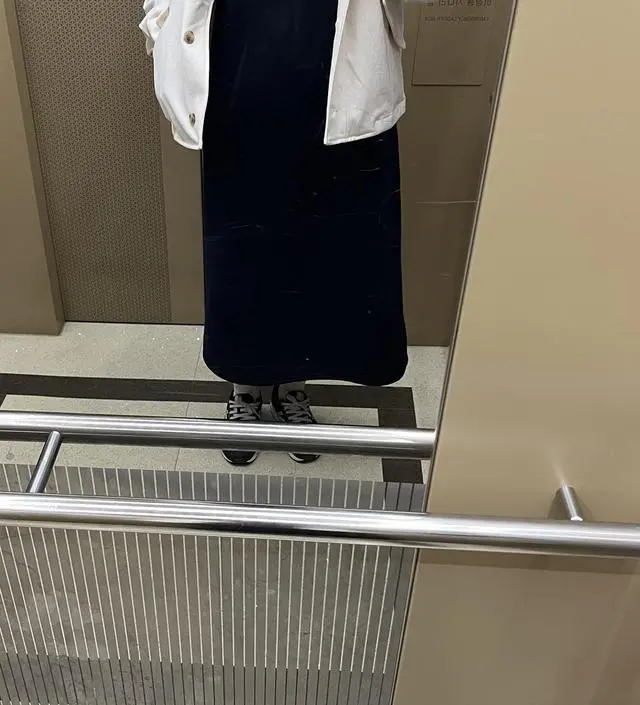 사진 보던대로 옷이 예쁘고 잘 맞아요~
