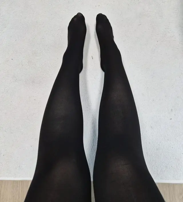 150D이상이면 너무 쪼이고 입고 다니기가 불편했던 경험이있어서 100D했는데 너무편안해