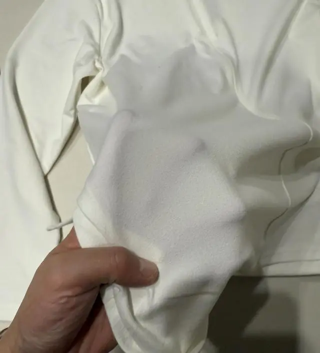 재질 부드럽고 길게 빠져서 엉덩이 거의 커버해요 
