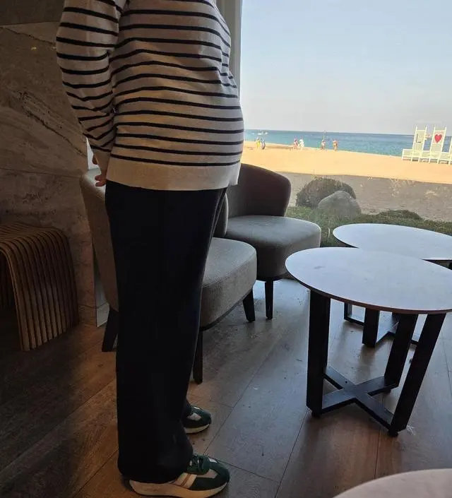 162에 58키로 15주인데 경산이라(원래밧살부자) 배가 많이 나왔어요. 그래서 xl 시킨건