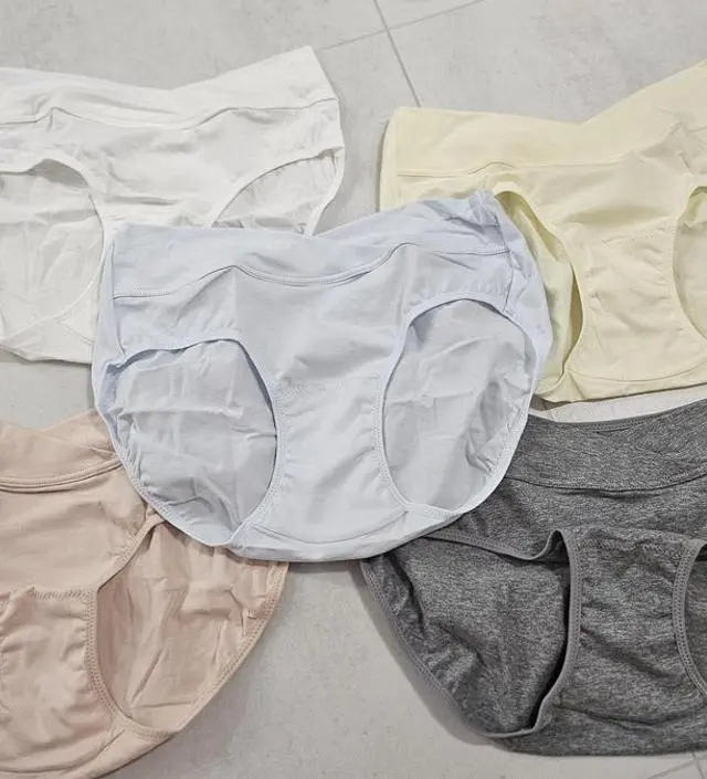 팬티 색깔들이 쨍한색들이 아니라 파스텔톤들이라서
