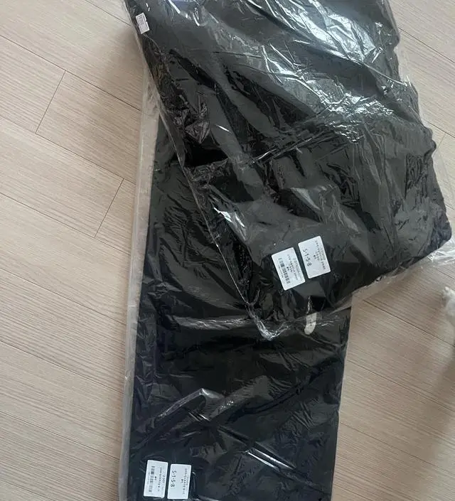 아주 편하게 잘 맞아요! 다만 만삭에 다까워진 저에겐 배둘레가 좀 불편했어요 ㅠㅠ