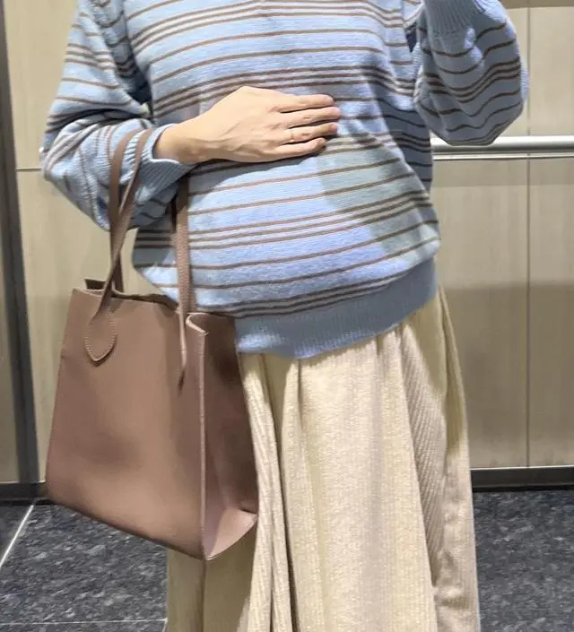 중기 지나면서 점점 배가 나와서 임부복 처음 구매해봤어요
