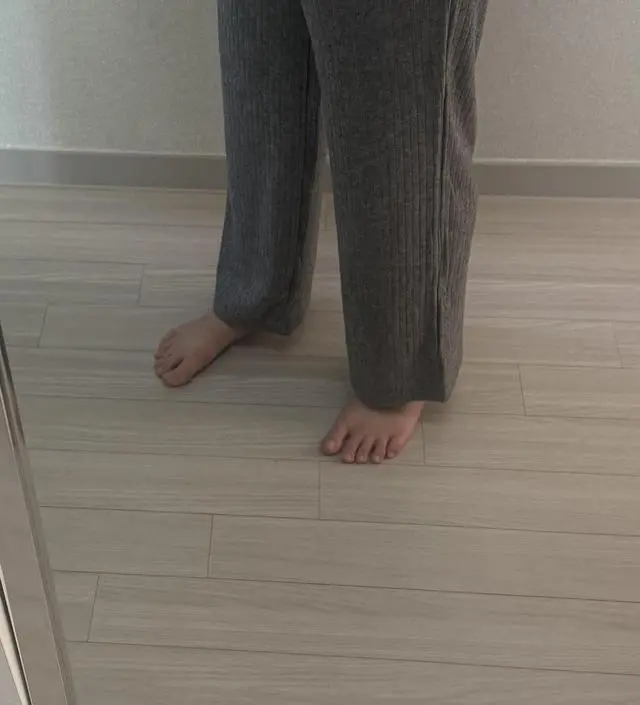 가격이 비싸서 고민했는데 가격대비 원단이 많이 얇아요. 길이가 짧아서 163인데 복숭아