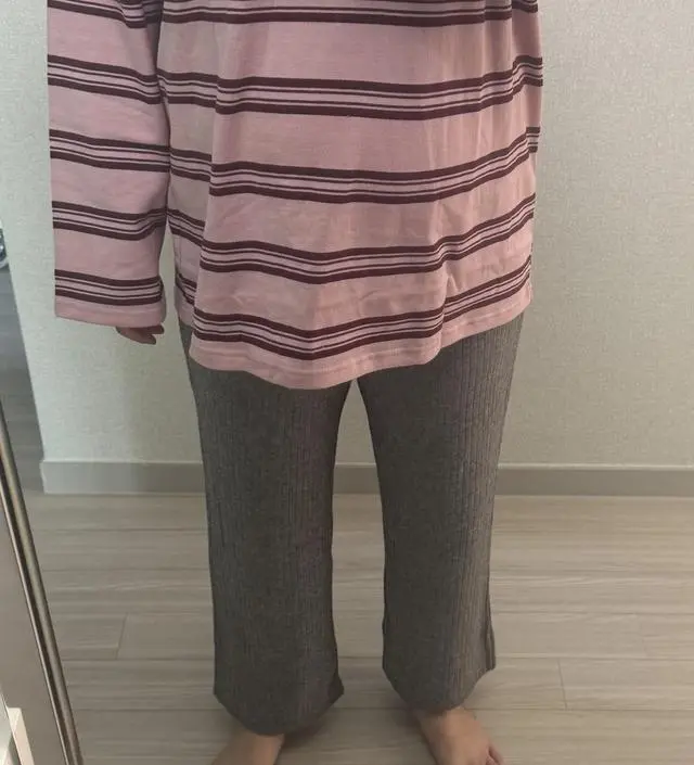 가격이 비싸서 고민했는데 가격대비 원단이 많이 얇아요. 길이가 짧아서 163인데 복숭아