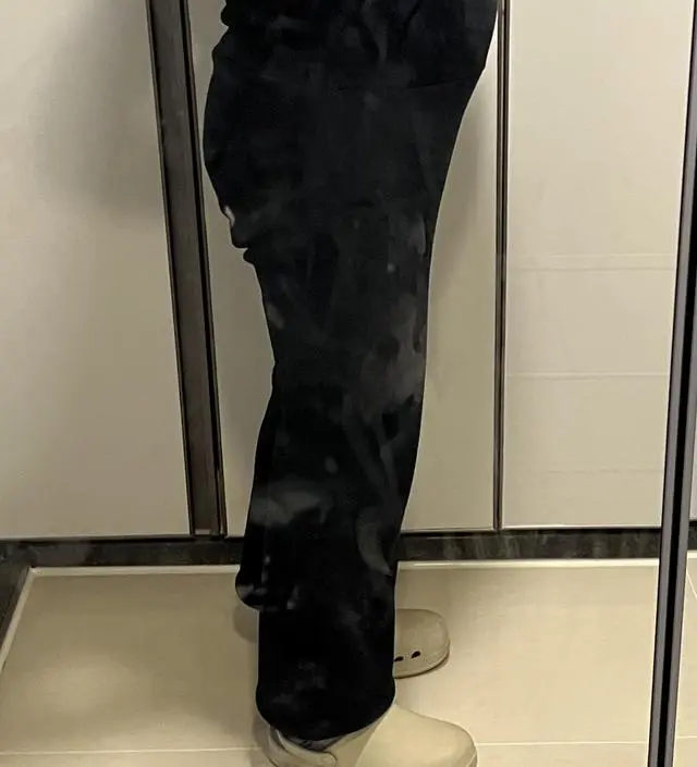 생각보다는 얇긴해요. 골덴밍크 수준처럼 두껍진 않지만
