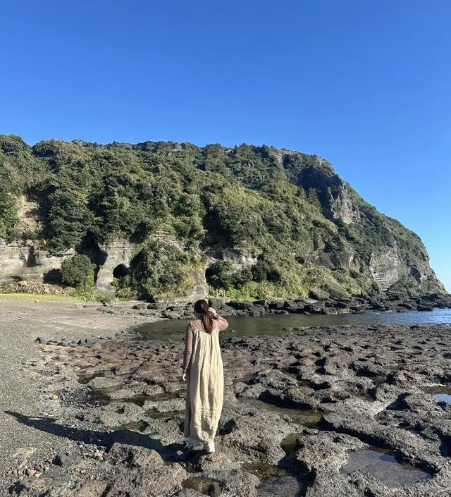 브라운 색상 너무 맘에 들어요! 반목을 좋아해서 사봤는데 배도 조이지 않으면서 착 감