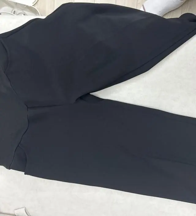 잘입고는 있는대 만삭이라 배가 많이나와서 그런가
