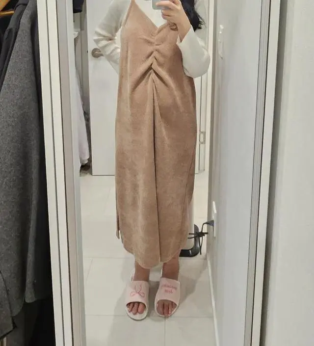 소임에서 산 옷 중에 제일 이쁜거 같아요~ 여성스럽고 임산부 옷 중에 벙벙하거나 너무