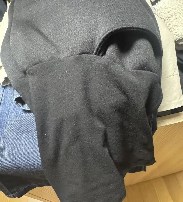 배부분이 기모는 아닌데 트레이닝복같은 소재에요~ 그 외에는 전부 기모라 다리는 확실