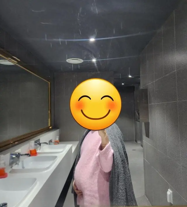 처음엔 좀 길이가 긴가?했는데 배 때문에 올라가서 짧아지는 옷들보다는 훨씬 좋아요!까