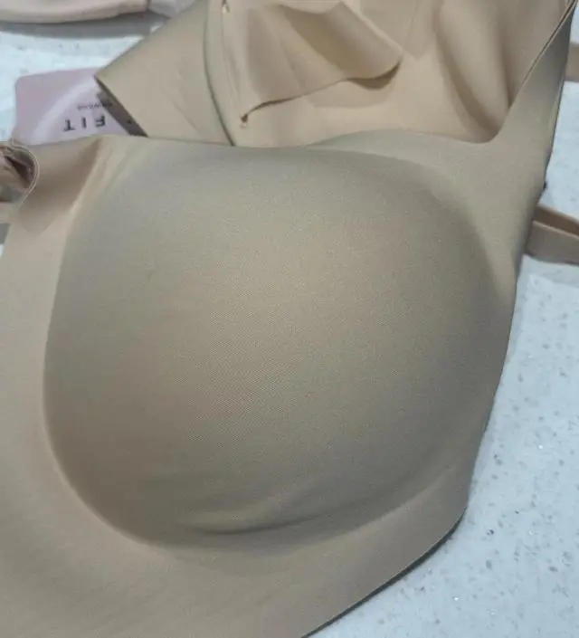 맨 안쪽 후크에 편안하게 잘 맞아요. 사이즈 고민 많이 했는데 다행이네요!