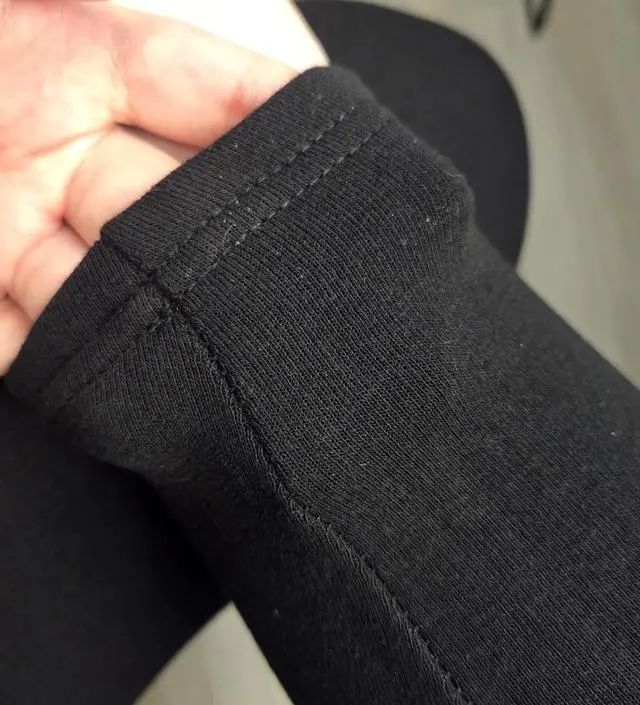 키가 큰데 길이도 딱좋고 다리부분은 좀 타이트해서 더따뜻하고 배부분은 매쉬소재로 되