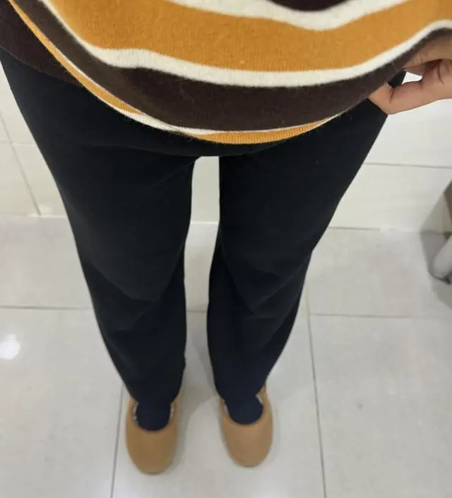 키 164인데 바지끝 끌리는거 싫어해서 키작맘샀는데 쵸오오오금 아쉽지만 딱입니다 ㅎㅎ