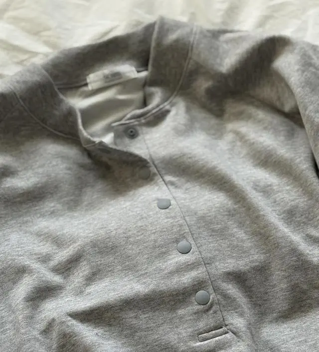 키168에 팔이 좀 긴 편인데 옷의 팔길이는 물론 엉덩이도 충분히 덮게끔 여유 있는 기장