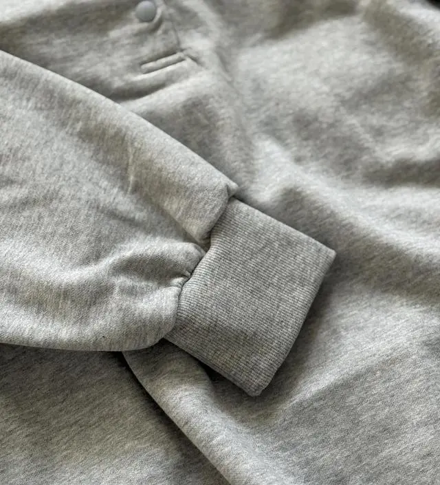 키168에 팔이 좀 긴 편인데 옷의 팔길이는 물론 엉덩이도 충분히 덮게끔 여유 있는 기장