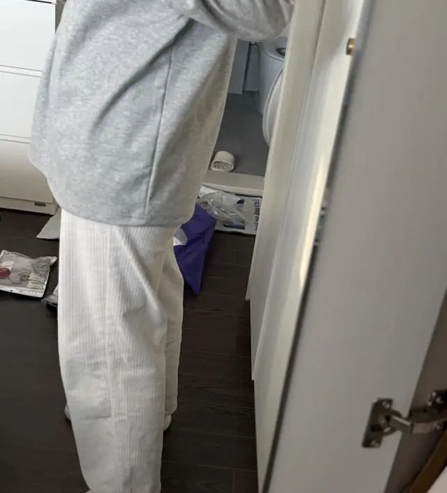 키168에 팔이 좀 긴 편인데 옷의 팔길이는 물론 엉덩이도 충분히 덮게끔 여유 있는 기장