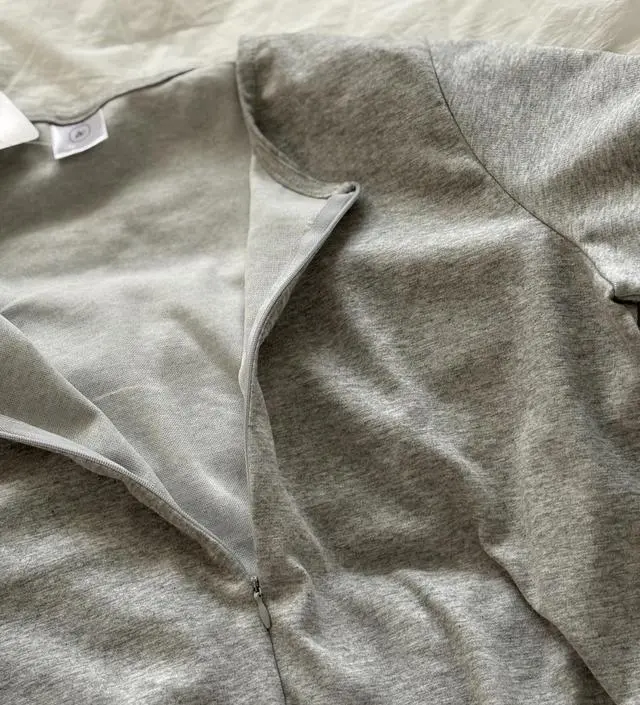 키 168에 옷 기장은 물론 팔 길이도 넉넉해요 
