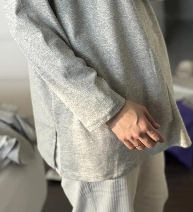 키 168에 옷 기장은 물론 팔 길이도 넉넉해요 
